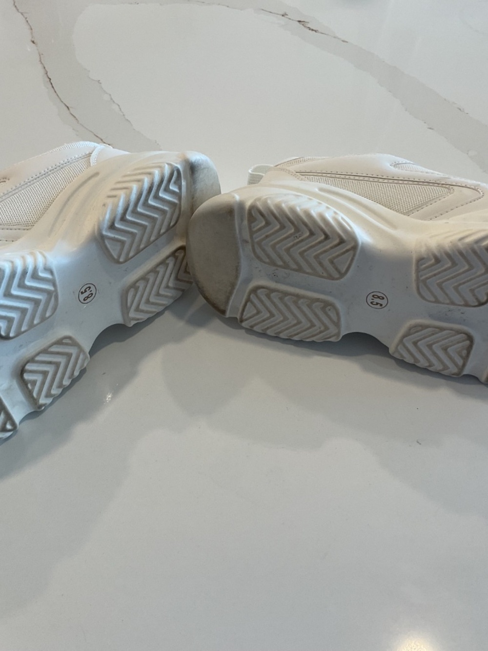 Running shoes - Picture 2 of 3
